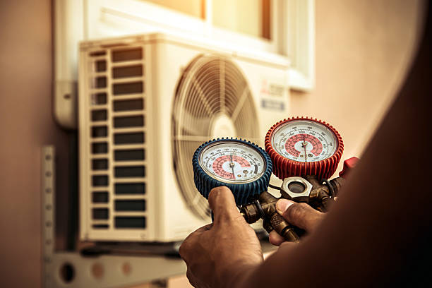 Professional Hvac technician working in Somerset, CA